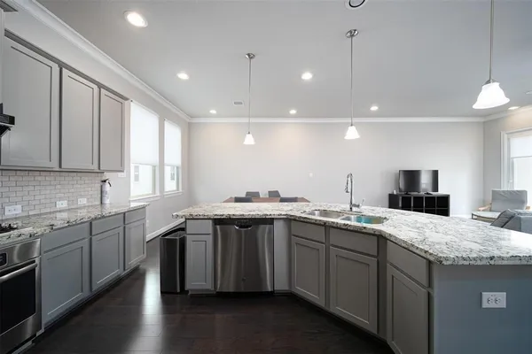 $2,850 | 2011 Royal Landing Drive, Houston, TX 77045