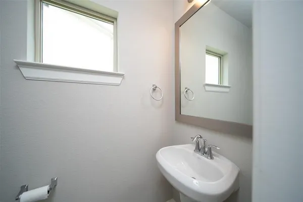 $2,850 | 2011 Royal Landing Drive, Houston, TX 77045