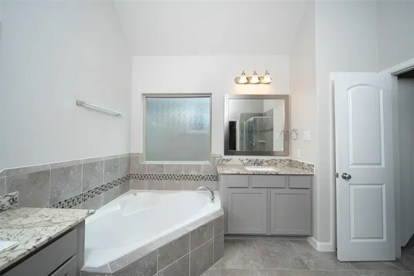 $2,850 | 2011 Royal Landing Drive, Houston, TX 77045
