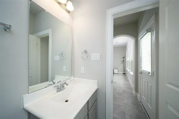 $2,850 | 2011 Royal Landing Drive, Houston, TX 77045