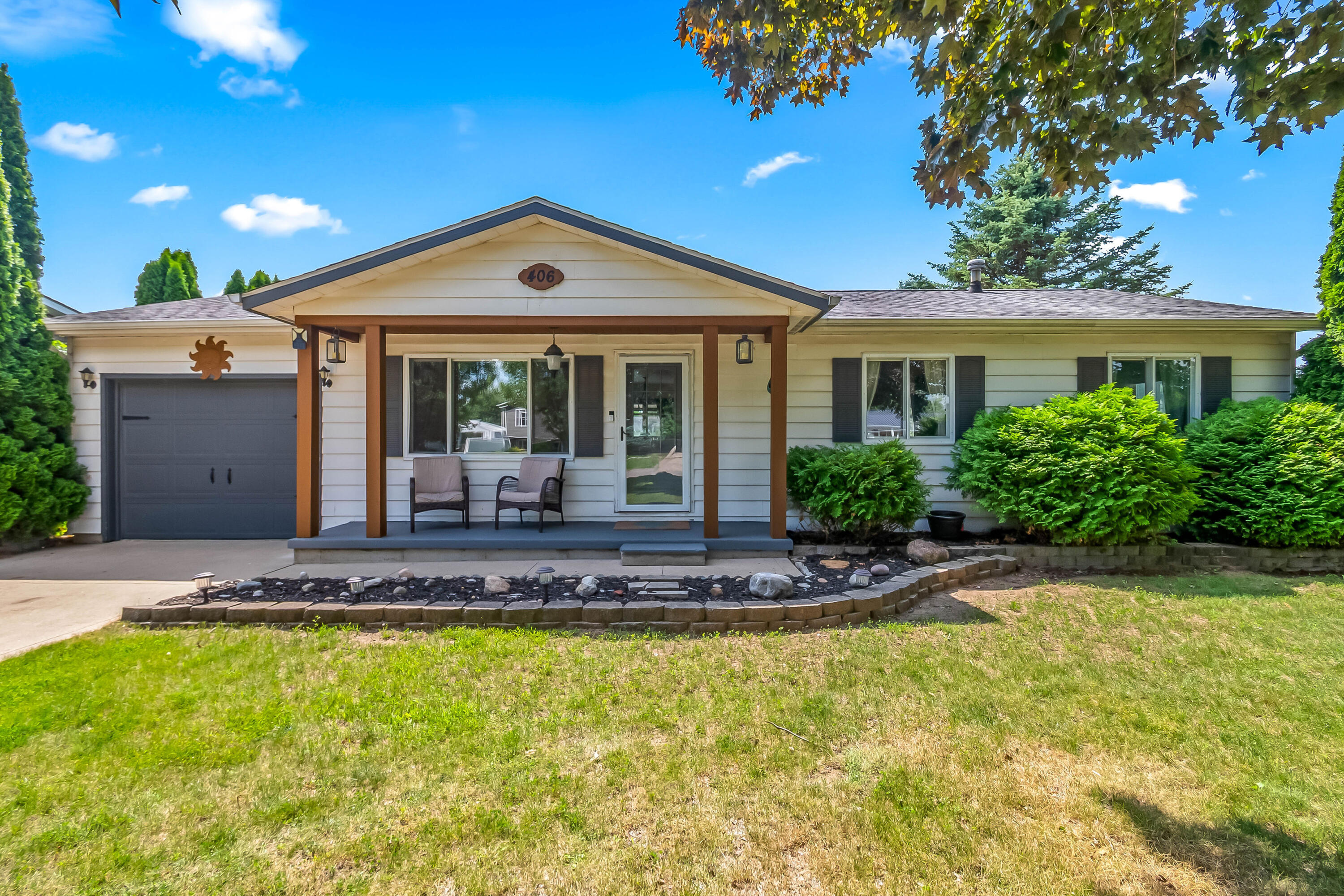 406 Gerald Street Quincy, MI 49082 - Photo 1 of 36 IMG_1020