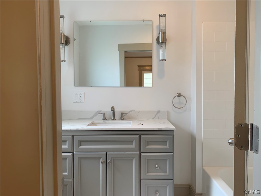 2017 James Street Syracuse, NY 13206 - Photo 21 of 29 Primary Bath