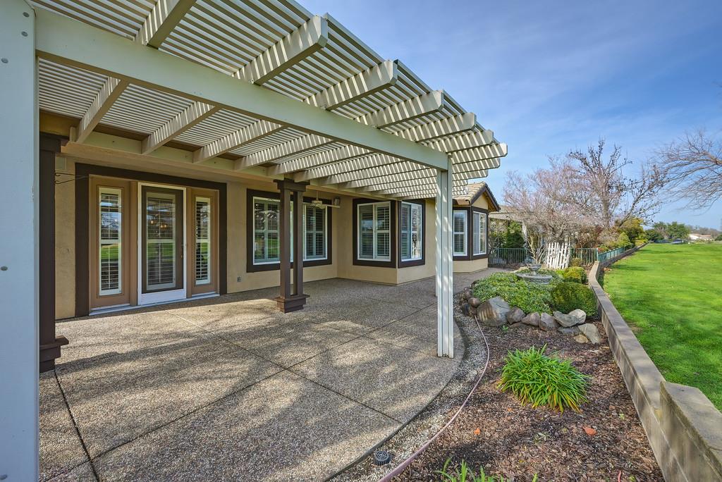 6014 Timberlodge Lane Roseville, CA 95747 - Photo 47 of 63 a view of a house with a garden