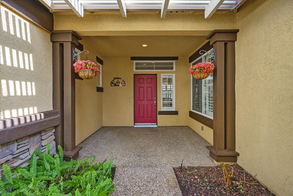 6014 Timberlodge Lane Roseville, CA 95747 - Photo 5 of 63 a view of entryway front of house