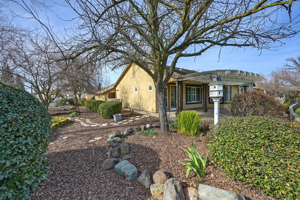 6014 Timberlodge Lane Roseville, CA 95747 - Photo 55 of 63 a front view of a house with garden