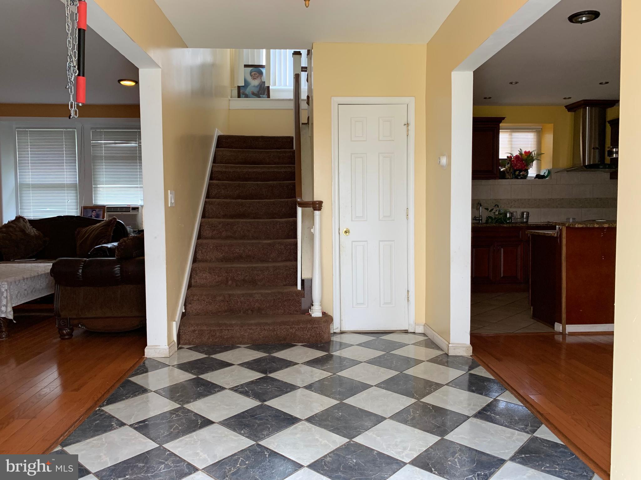 417 Broadview Road Upper Darby, PA 19082 - Photo 5 of 36