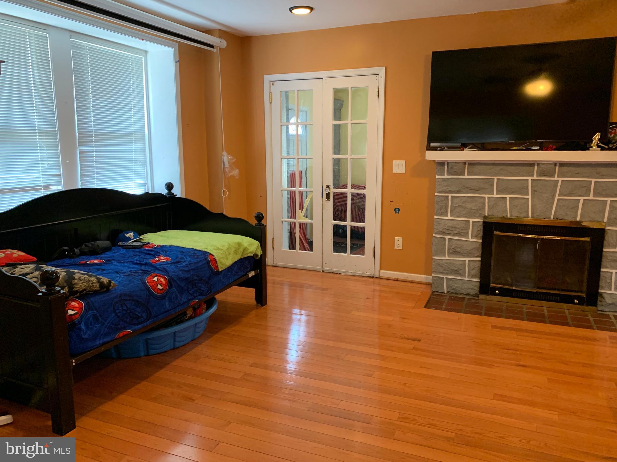 417 Broadview Road Upper Darby, PA 19082 - Photo 7 of 36