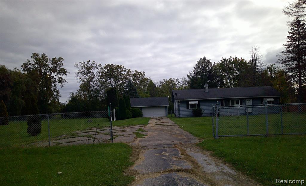 5044 North Linden Road Flint, MI 48504 - Photo 2 of 22