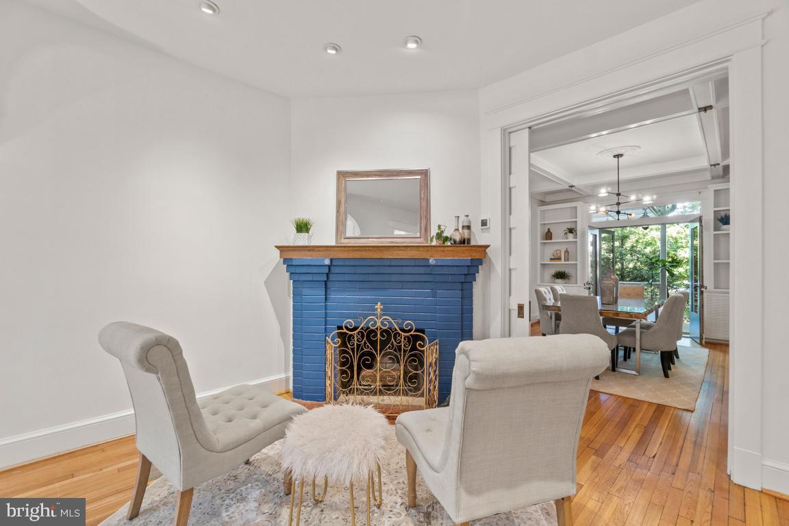 1709 Lanier Place Northwest Washington, DC 20009 - Photo 3 of 47 Working fireplace