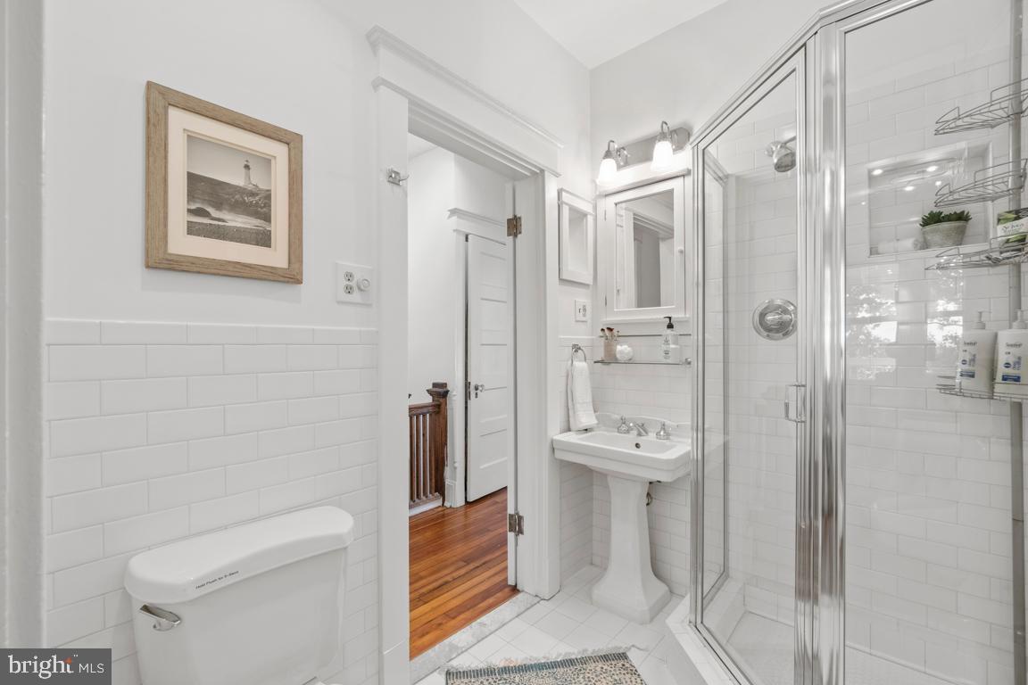 1709 Lanier Place Northwest Washington, DC 20009 - Photo 28 of 47 Ensuite bath