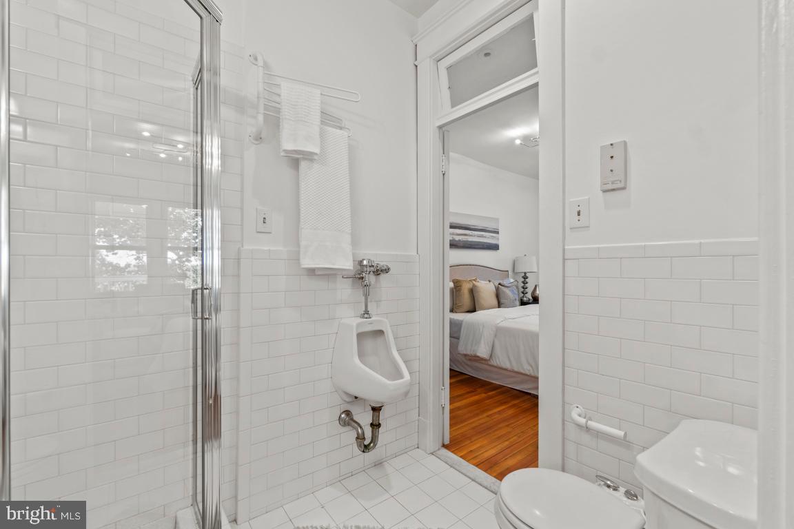 1709 Lanier Place Northwest Washington, DC 20009 - Photo 29 of 47 Ensuite bath