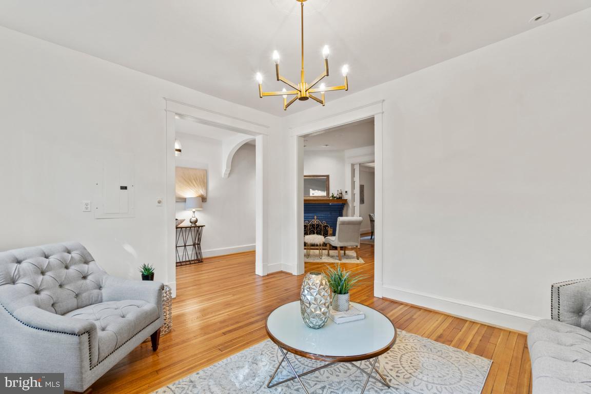 1709 Lanier Place Northwest Washington, DC 20009 - Photo 4 of 47 Spacious, yet cozy living room