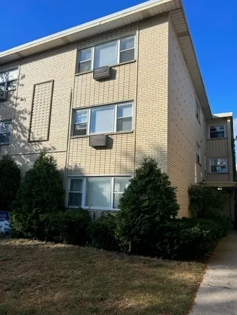 $225,000 | 711 Austin Street, Unit 303, Evanston, IL 60202