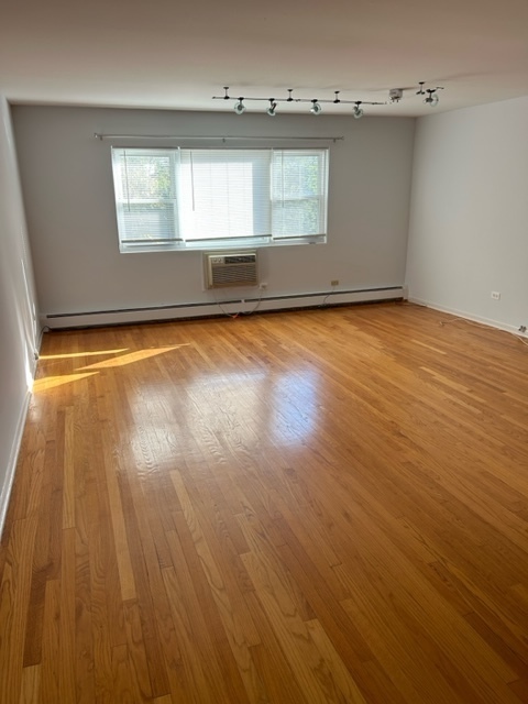 711 Austin Street, Unit 303 Evanston, IL 60202 - Photo 3 of 12