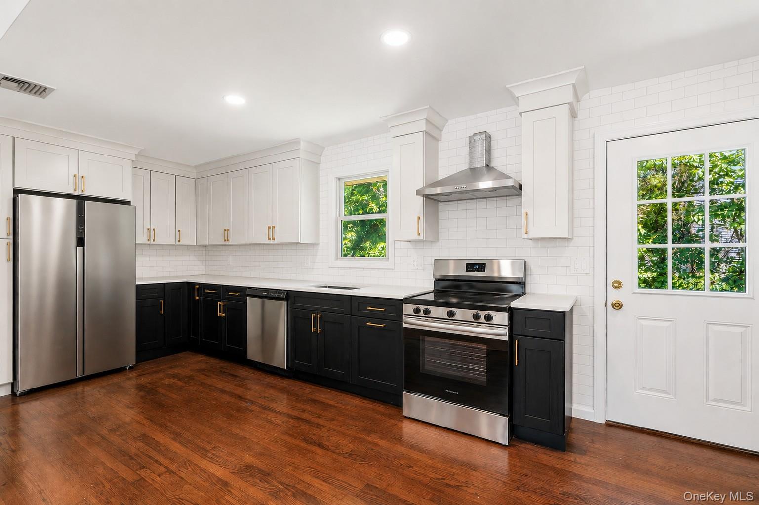 280 Holbrook Road Ronkonkoma, NY 11779 - Photo 8 of 30