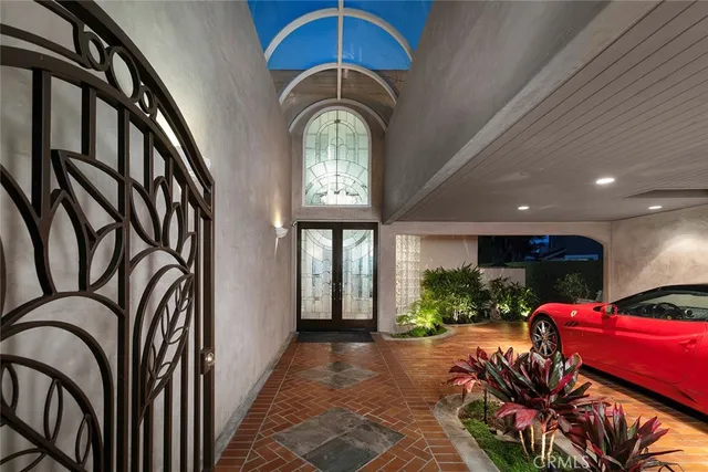 a view of entryway with a front door