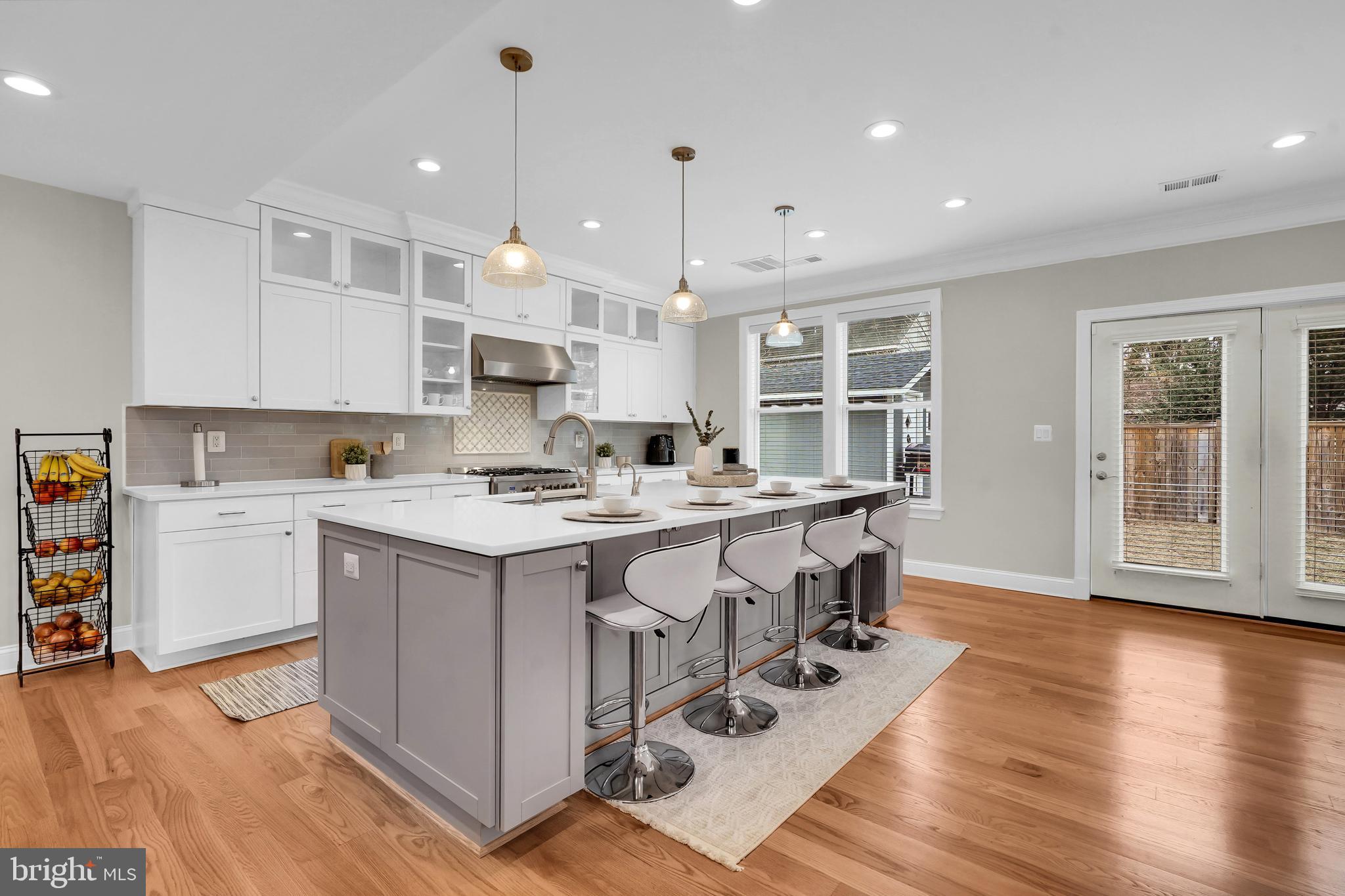 3925 Decatur Avenue Kensington, MD 20895 - Photo 12 of 56 Gas range is preferred by amateur and pro chefs
