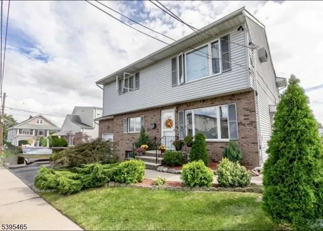 $2,900 | 128 Lee Street, Unit 1, Elmwood Park, NJ 07407