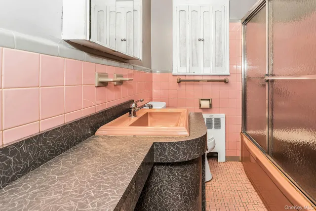 $799,000 | 562 Arcadian Avenue, Valley Stream, NY 11580