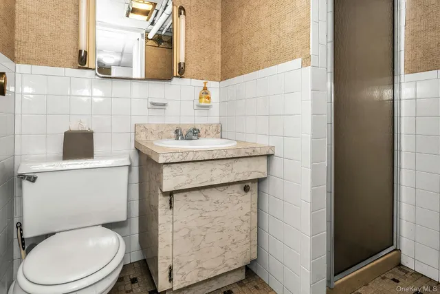 $799,000 | 562 Arcadian Avenue, Valley Stream, NY 11580