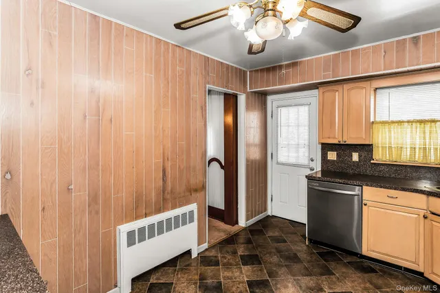 $799,000 | 562 Arcadian Avenue, Valley Stream, NY 11580