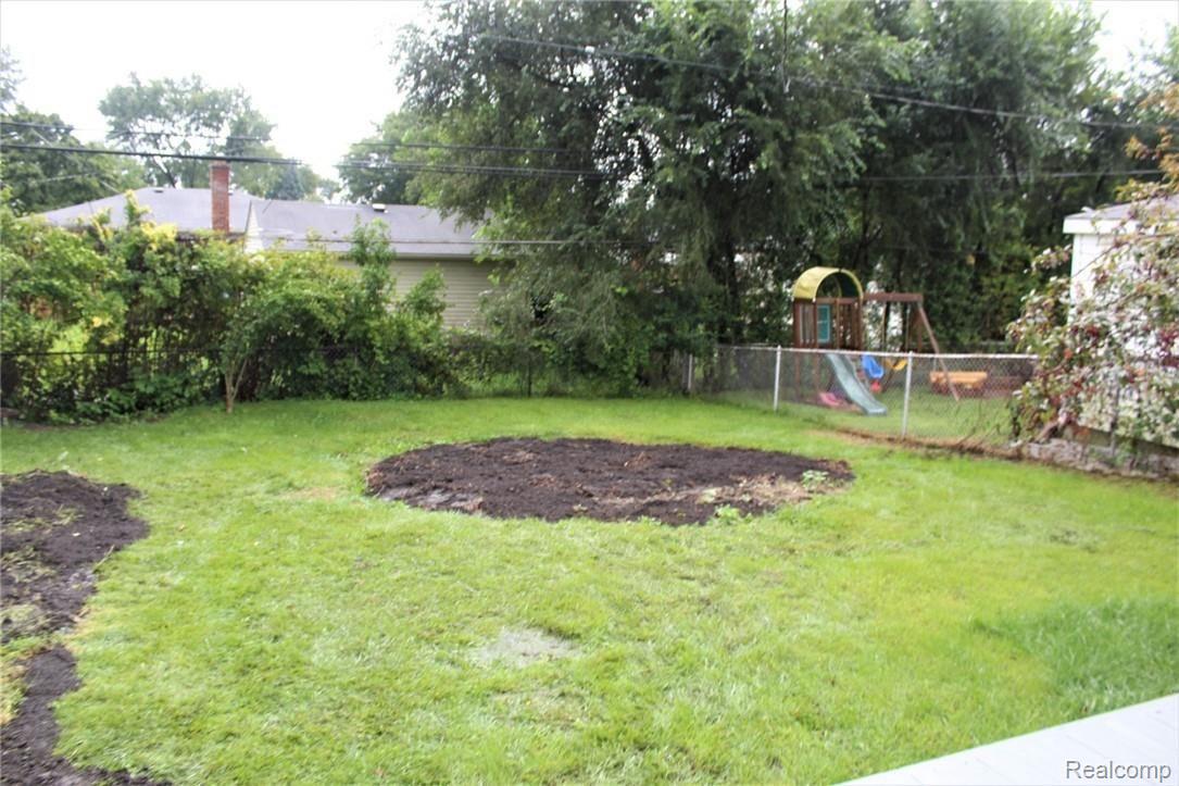 510 Henry Ruff Road Garden City, MI 48135 - Photo 16 of 18 Fenced Yard
