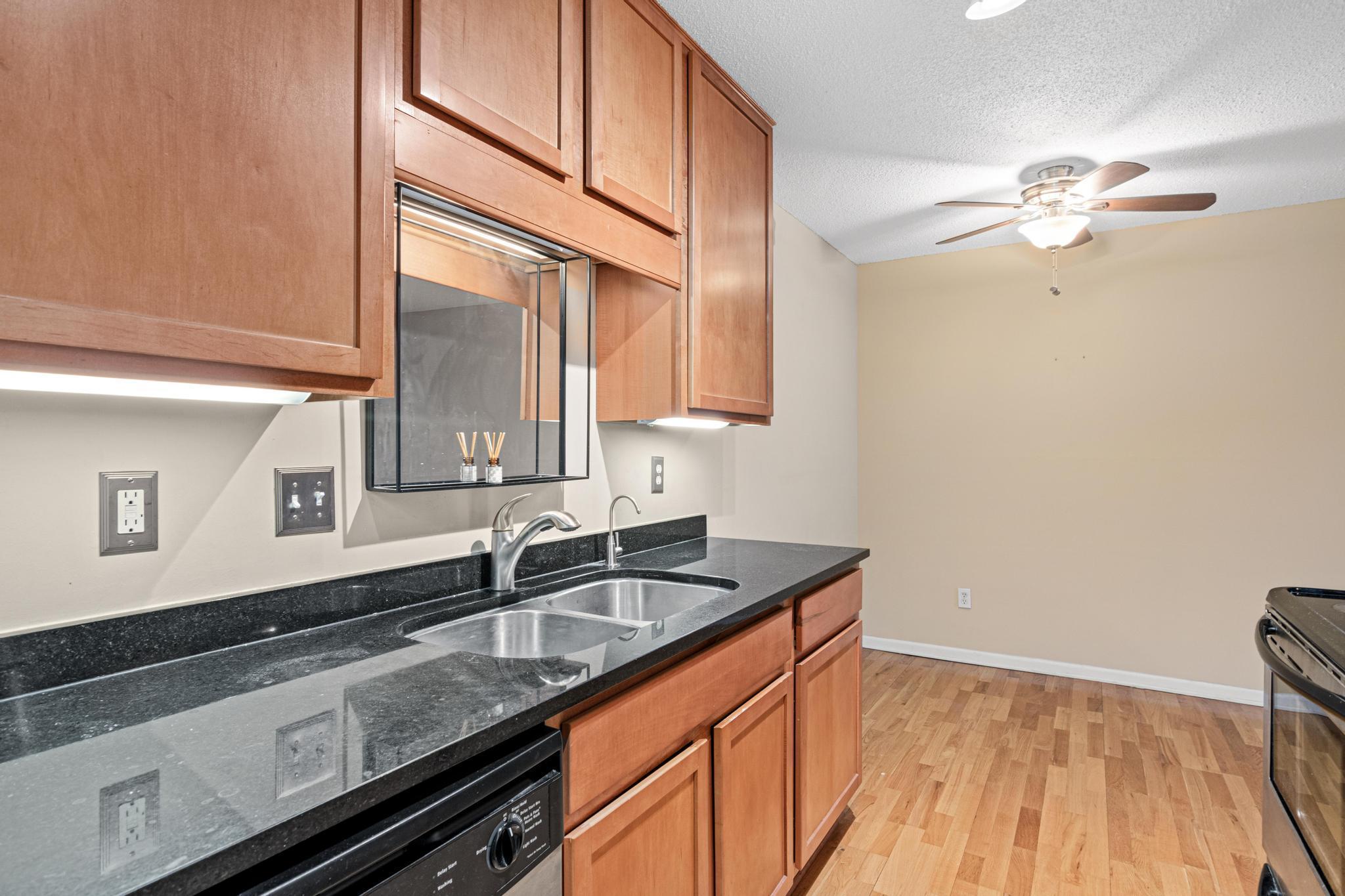 520 Ridgewood Avenue, Unit 3 Minneapolis, MN 55403 - Photo 7 of 15