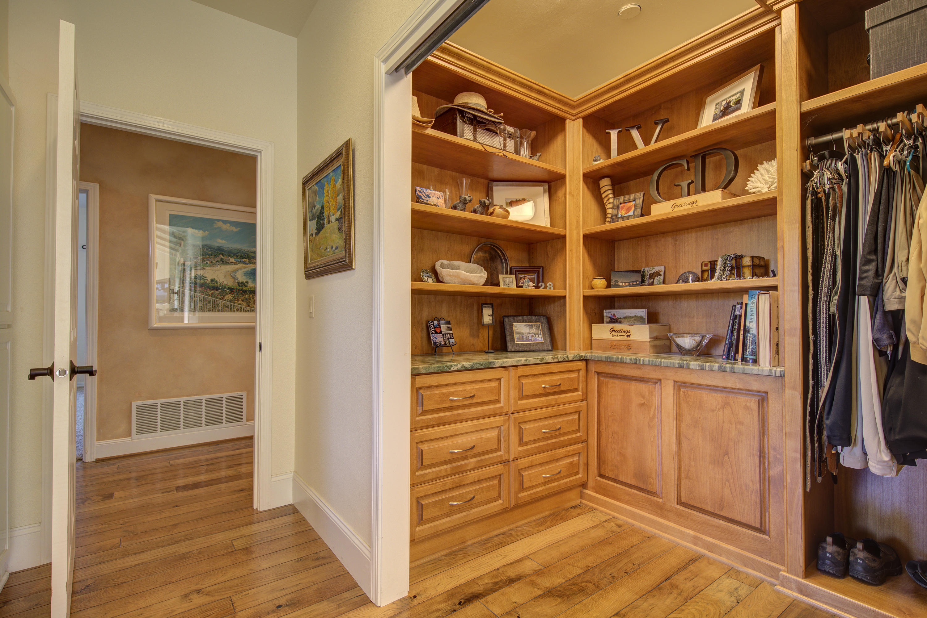 18600 Zielinski Road Sheridan, OR 97378 - Photo 18 of 32 2nd Custom Walk-In Closet