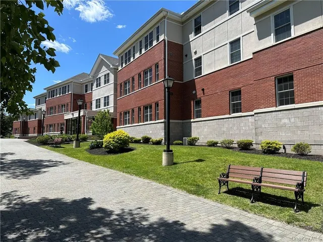$3,100 | 75 Quaker Avenue, Unit 121, Cornwall, NY 12518