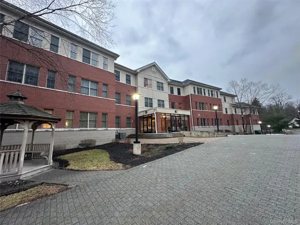 $3,100 | 75 Quaker Avenue, Unit 121, Cornwall, NY 12518