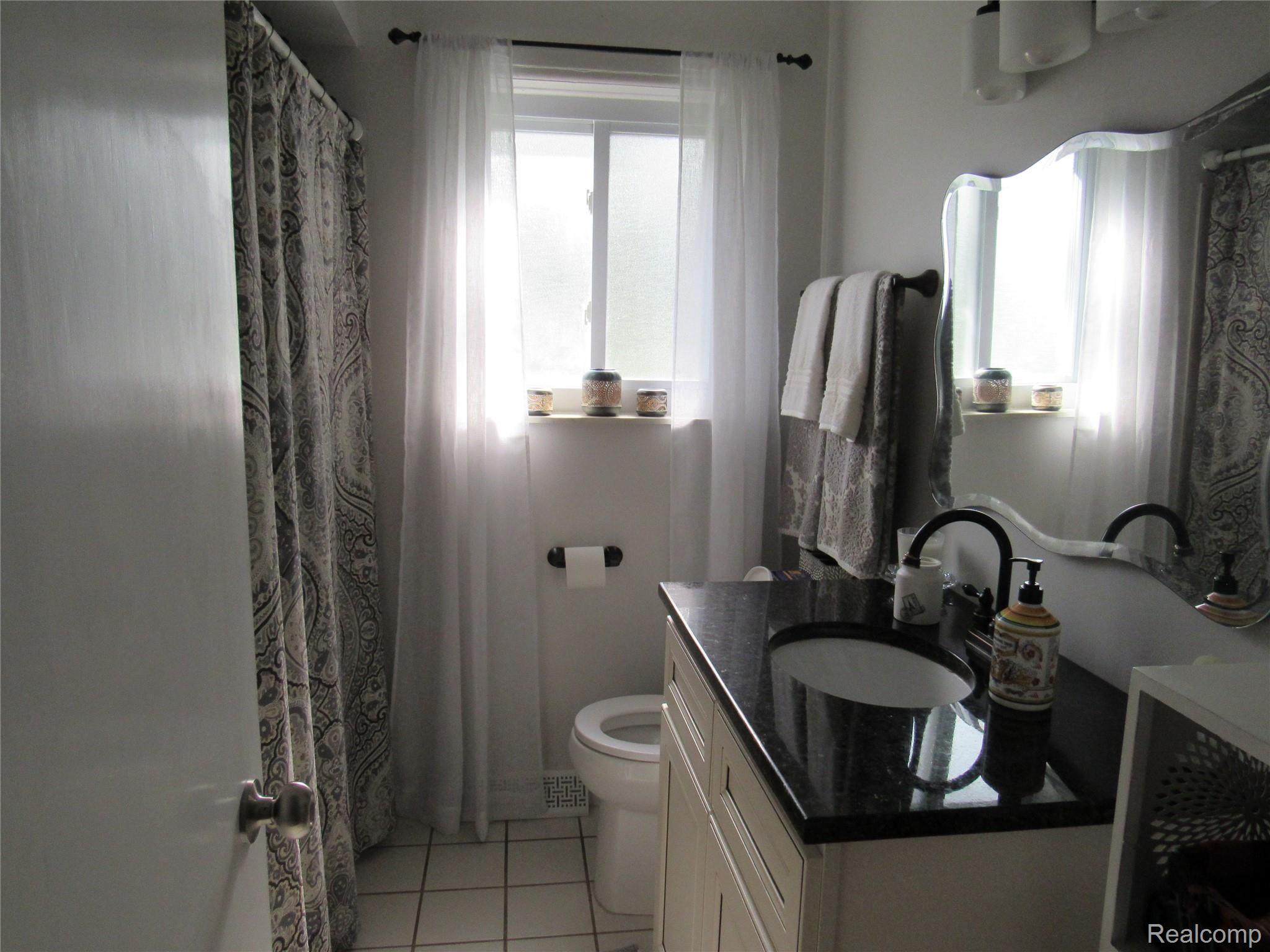 245 Texas Avenue Rochester, MI 48309 - Photo 16 of 21 IMG_1763.JPG