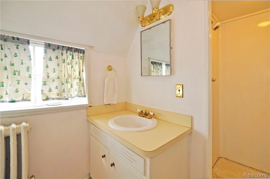 264 Lewiston Road Grosse Pointe, MI 48236 - Photo 36 of 40 33.jpg