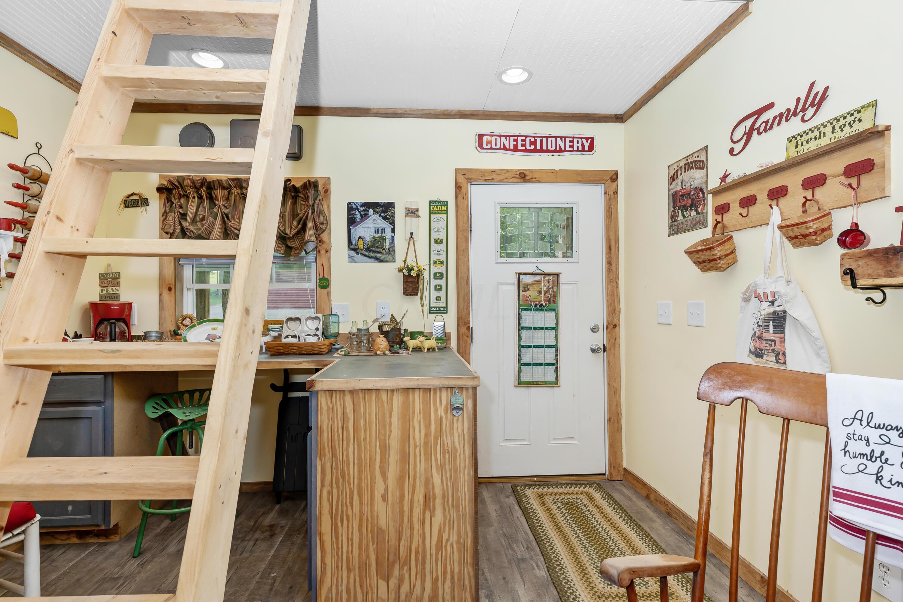 5173 Pleasant Chapel Road Southeast Newark, OH 43056 - Photo 72 of 118 70-Cabin-Interior