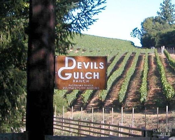 a view of room with an empty room