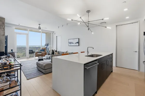 $6,000 | 301 West Avenue, Unit 1907, Austin, TX 78701