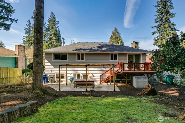a view of house with a yard