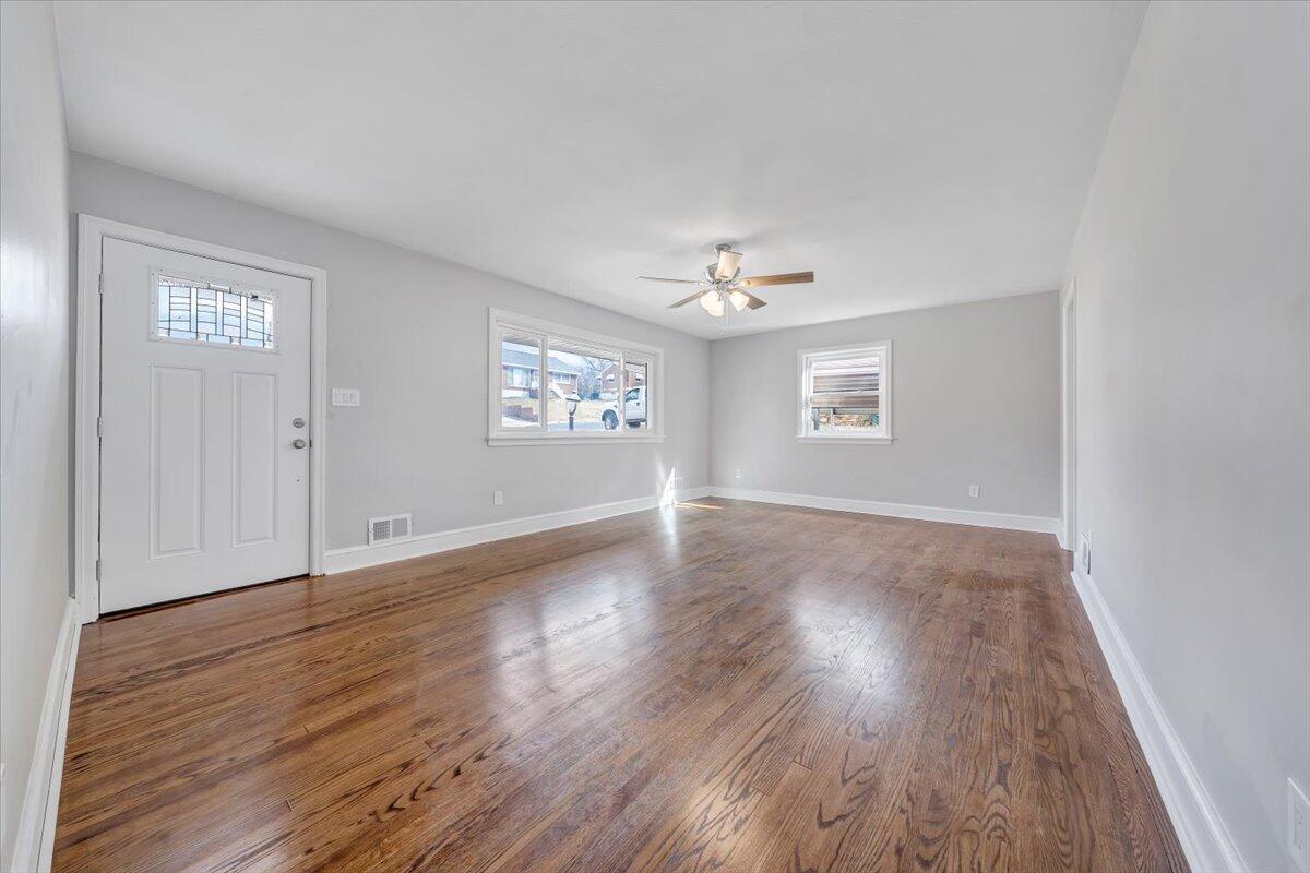 4766 Showalter Road Northwest Roanoke, VA 24017 - Photo 3 of 32 03-MIB07453