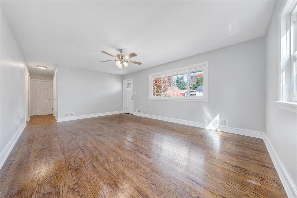 4766 Showalter Road Northwest Roanoke, VA 24017 - Photo 4 of 32 04-MIB07456