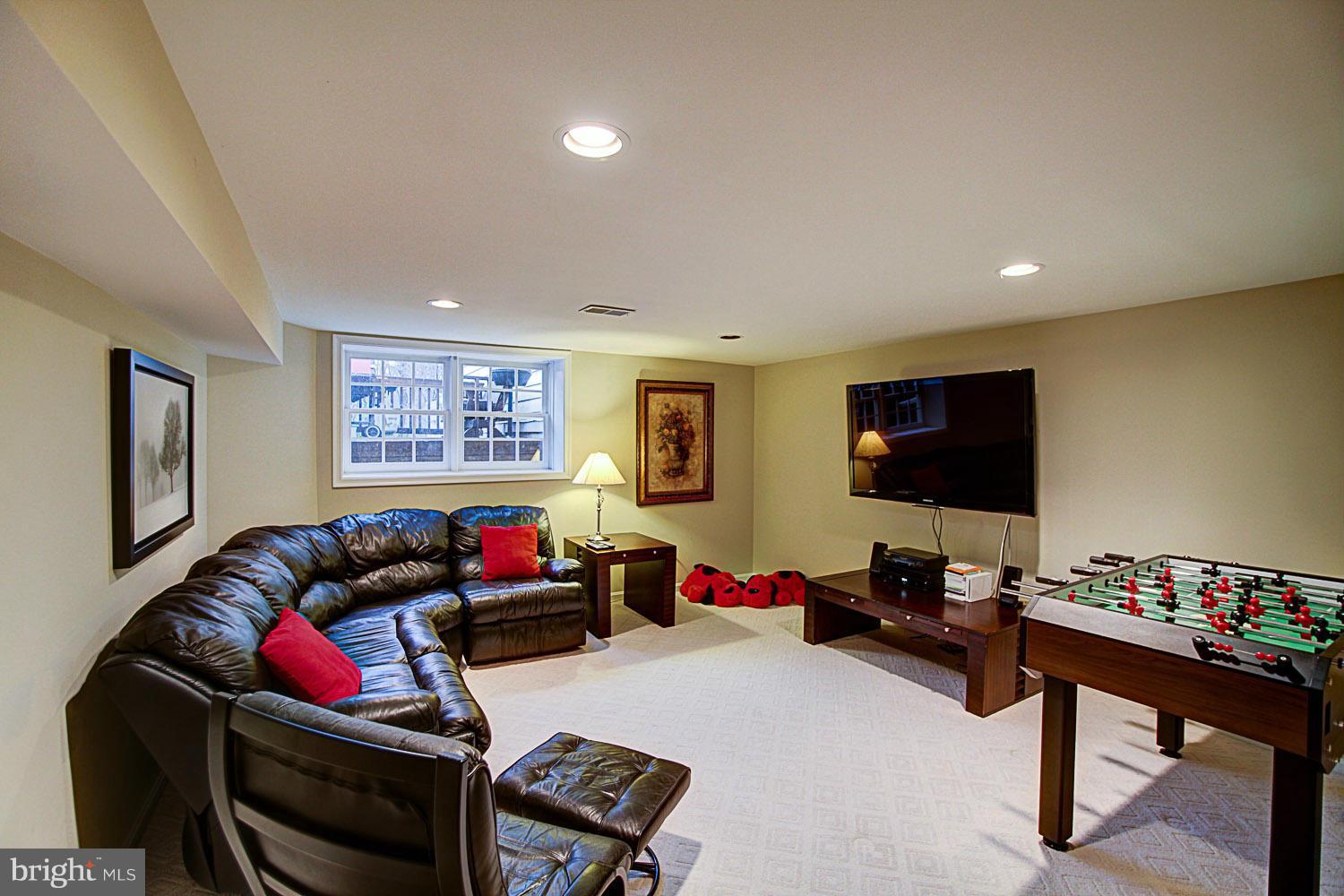 11452 Hollow Timber Court Reston, VA 20194 - Photo 17 of 18 Family Room