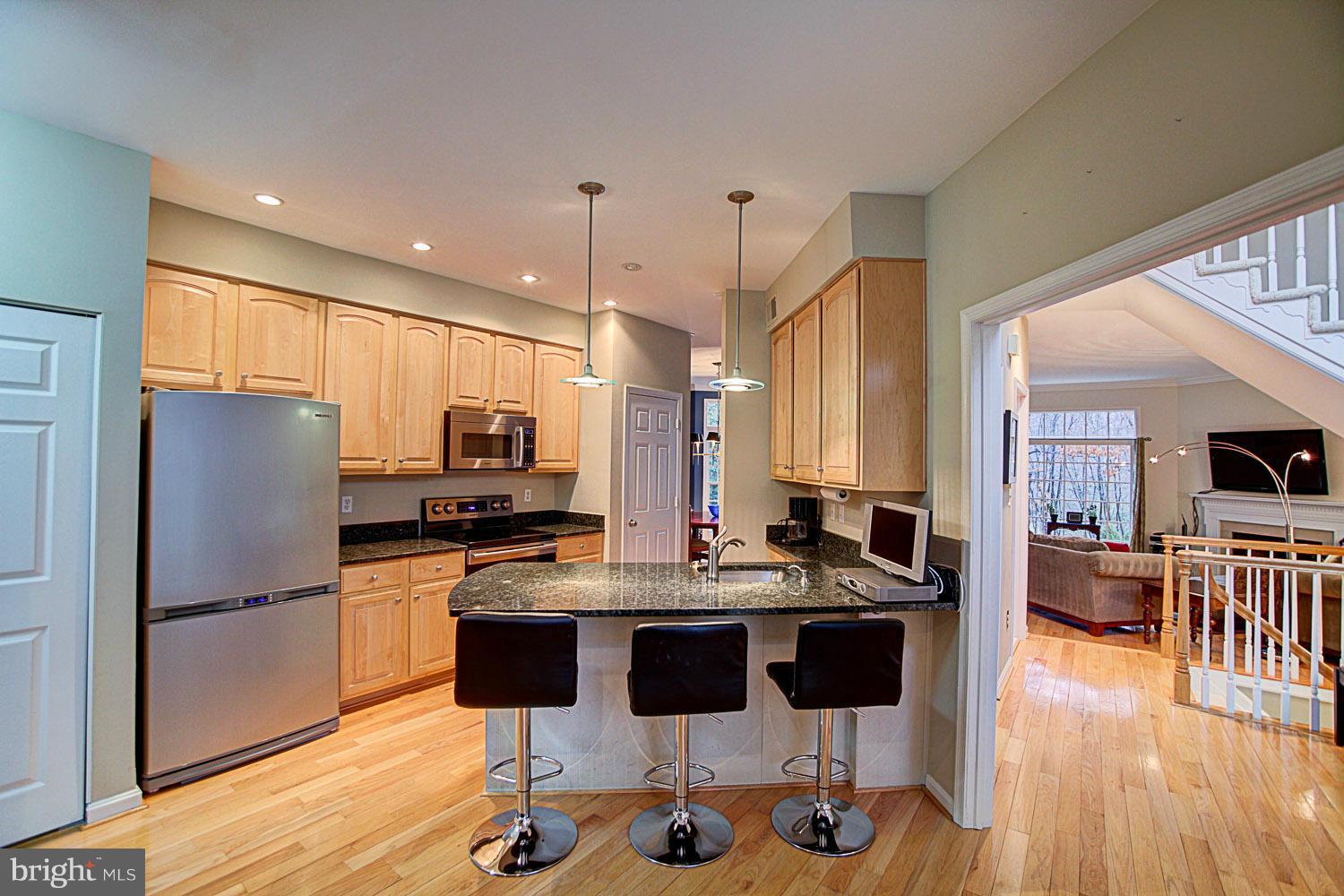 11452 Hollow Timber Court Reston, VA 20194 - Photo 3 of 18 Kitchen