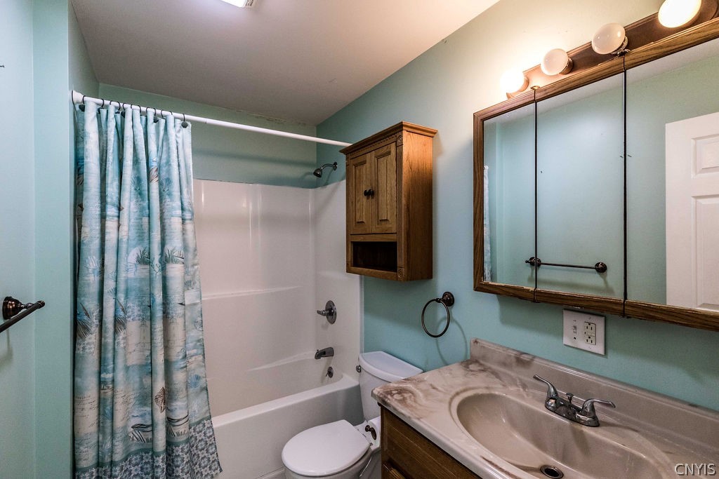 210 Camillus Drive Camillus, NY 13031 - Photo 29 of 42