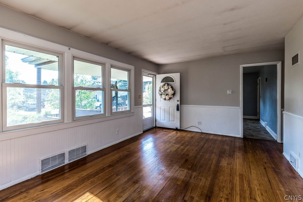 210 Camillus Drive Camillus, NY 13031 - Photo 7 of 42