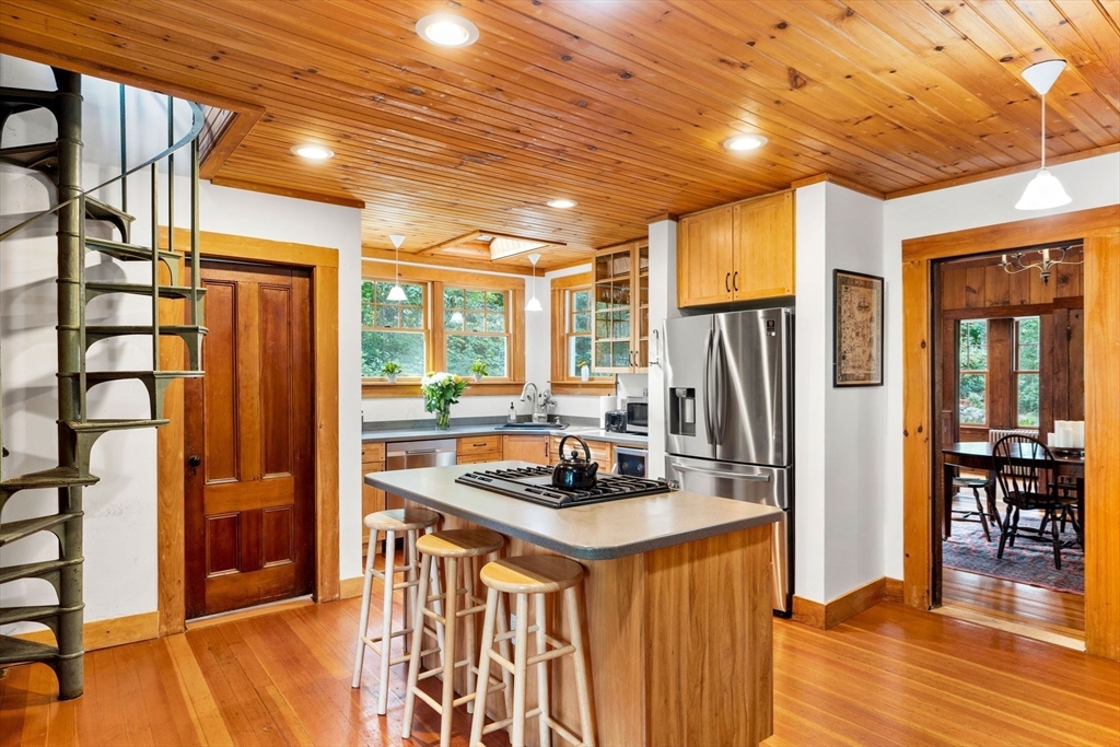 64 Riverview Road Gloucester, MA 01930 - Photo 8 of 35 Gallery Image 8