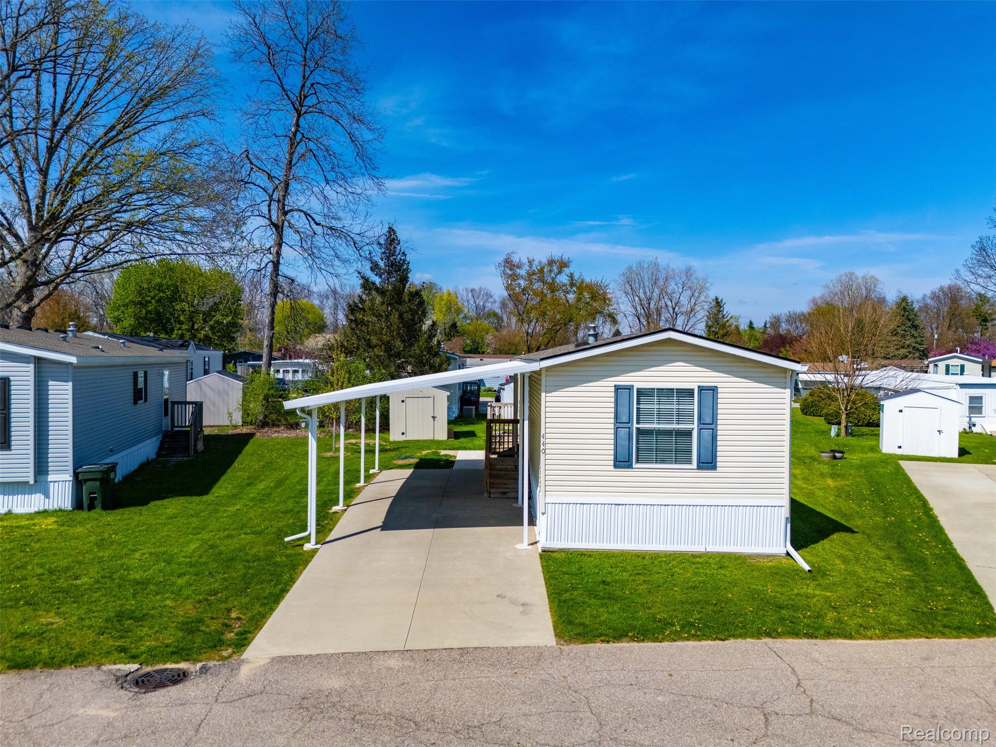 440 Flamingo Street Rochester, MI 48309 - Photo 25 of 32 Manufactured / mobile home with a carport, driveway, and a front yard
