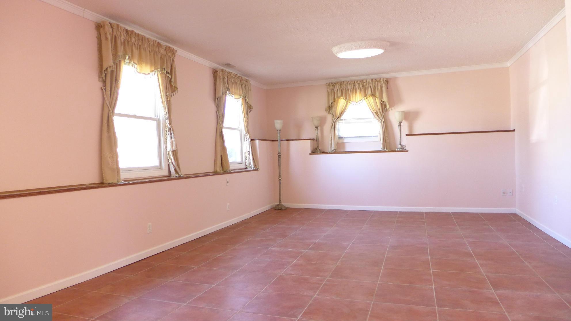 400 Aigburth Road Towson, MD 21286 - Photo 11 of 20 Family Room