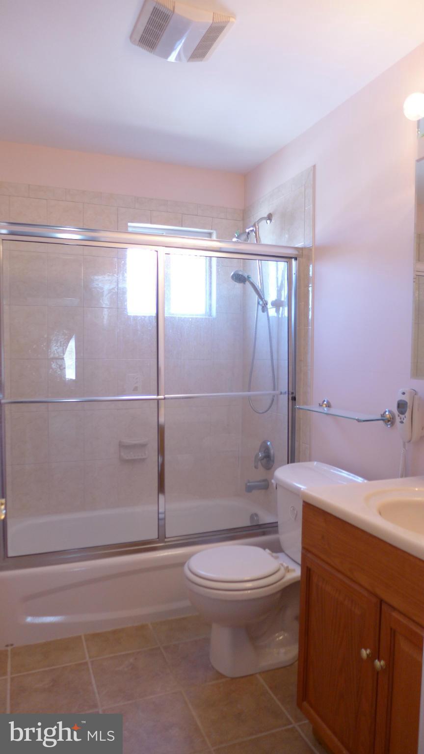 400 Aigburth Road Towson, MD 21286 - Photo 19 of 20 Hall Bath