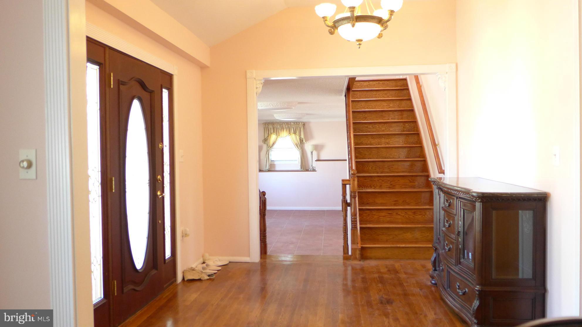 400 Aigburth Road Towson, MD 21286 - Photo 3 of 20 Foyer 2