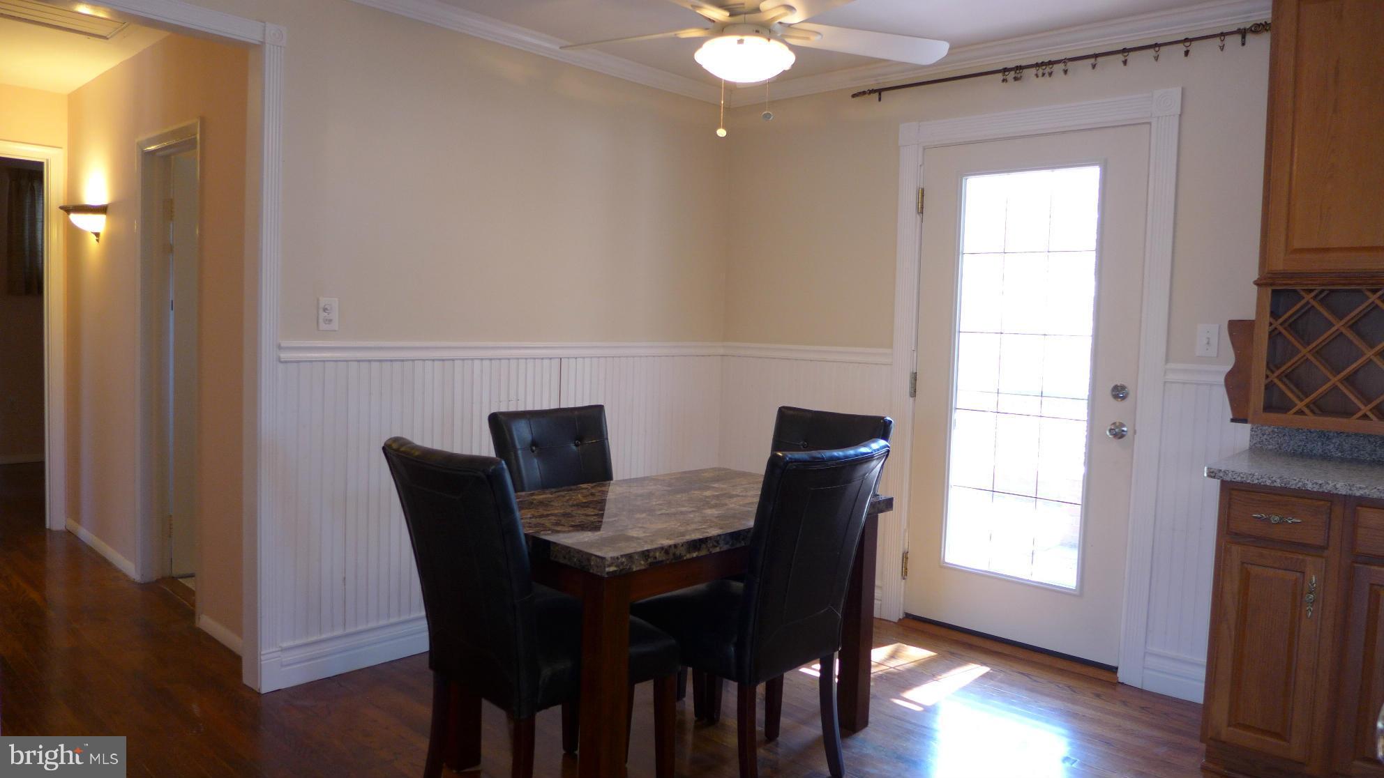 400 Aigburth Road Towson, MD 21286 - Photo 8 of 20 Eat-in Kitchen