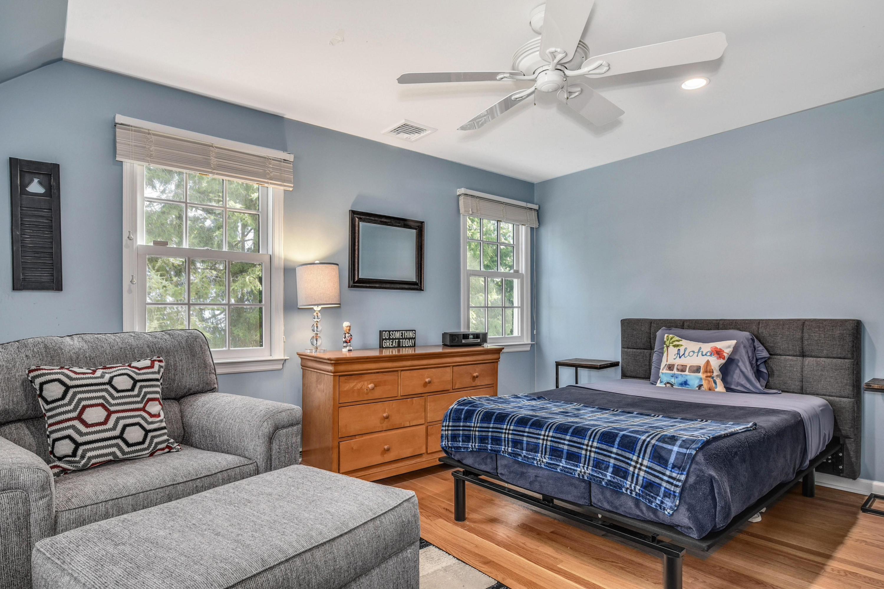 28 Briar Brae Road Darien, CT 06820 - Photo 19 of 33 a bedroom with a large bed and a couch