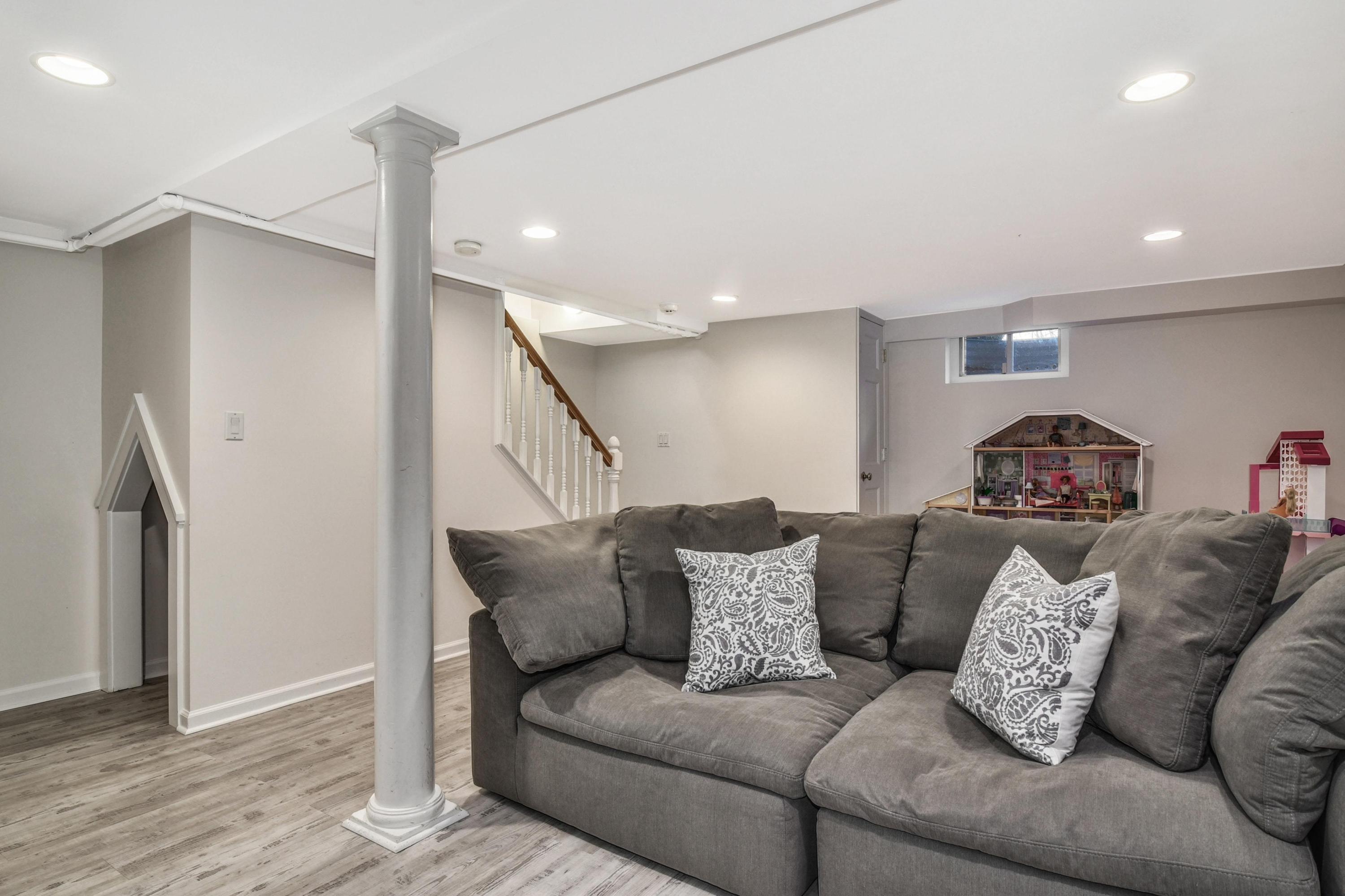 28 Briar Brae Road Darien, CT 06820 - Photo 24 of 33 a living room with furniture and a ceiling fan